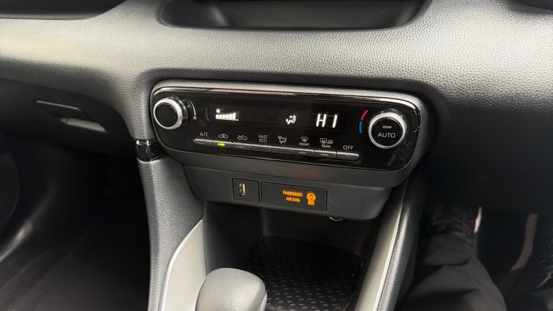 Toyota Yaris 1.5 Hybrid Design 5dr CVT Hybrid Hatchback